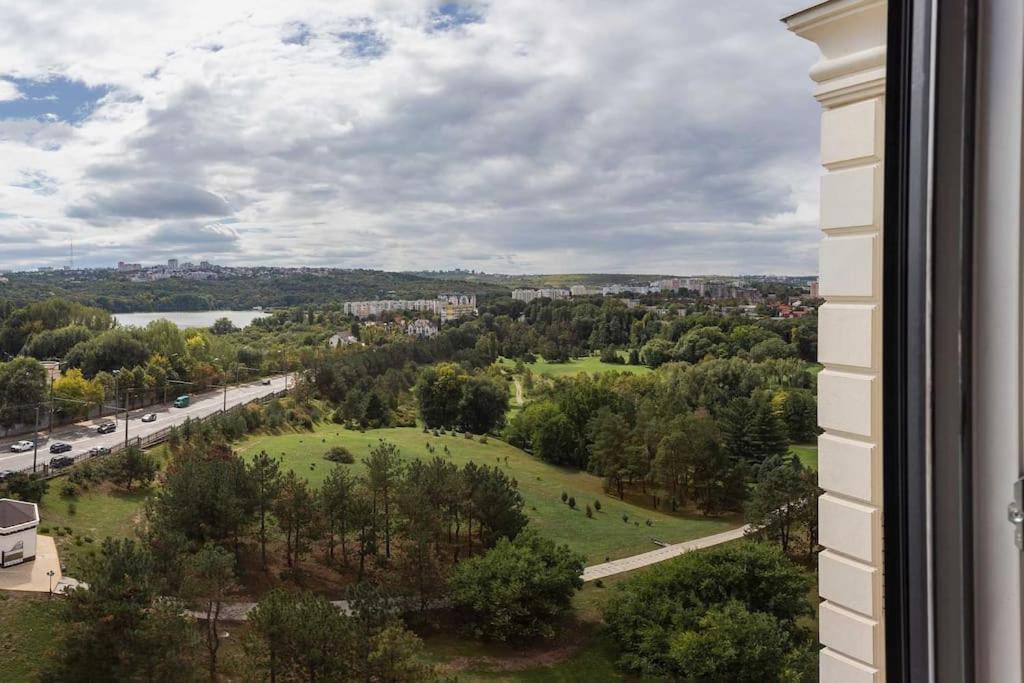 Luxury Apartment In The Superb Location Chişinǎu Buitenkant foto