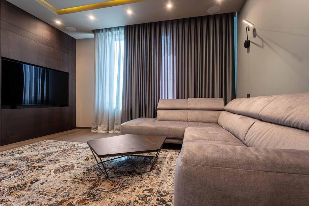Luxury Apartment In The Superb Location Chişinǎu Buitenkant foto