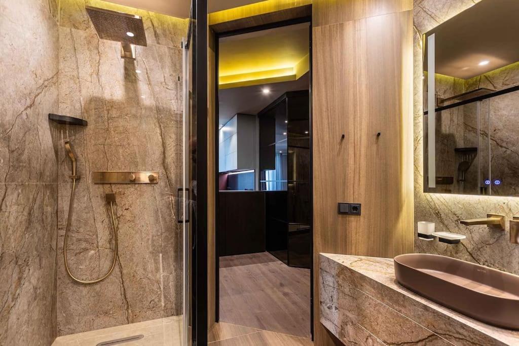 Luxury Apartment In The Superb Location Chişinǎu Buitenkant foto